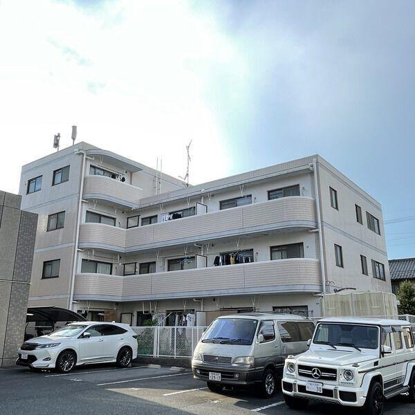 ファミール寿（302） 駐車場