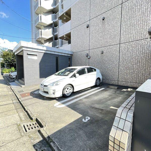 Stella（303） 駐車場