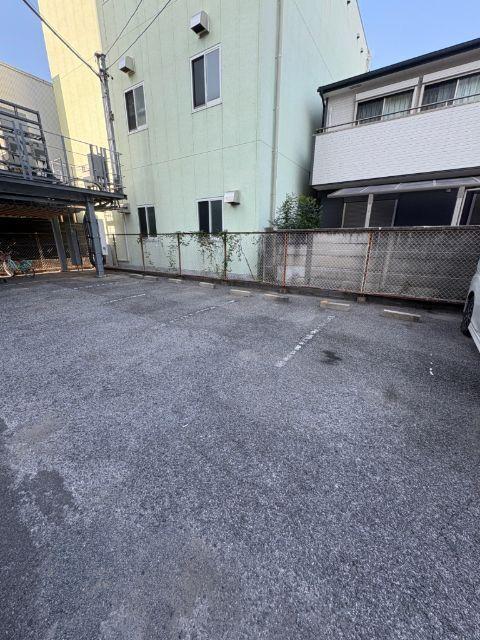 シャトレ大万（302） 駐車場
