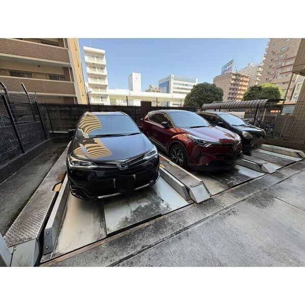 St.Regis Izumi（スタジオタイプ）（804） 駐車場