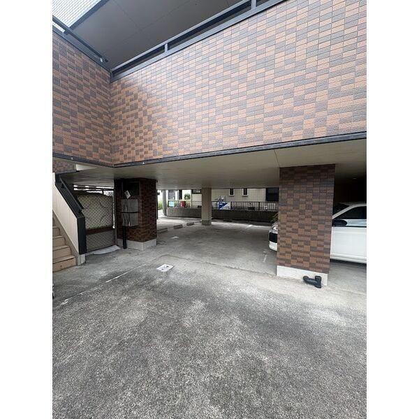 海部郡蟹江町今西アパート 駐車場