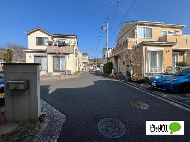 行き止まりにあるので、交通量も少ないです