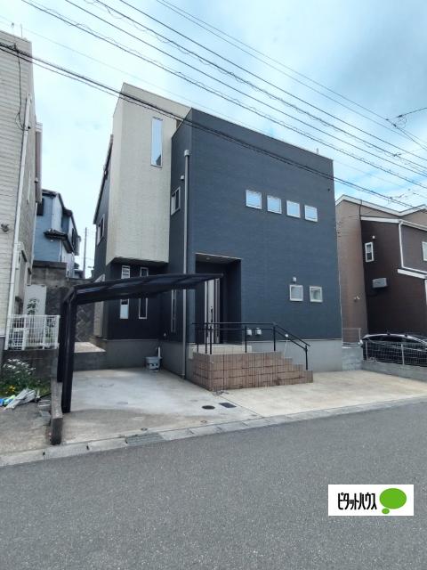 第一種低層住宅地で穏やかな暮らしをししてみませんか？ 全居室収納スペースがあるゆとりの住まいで、家族みんなの明るい未来を育みましょう♪