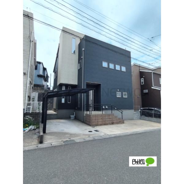 第一種低層住宅地で穏やかな暮らしをししてみませんか？ 全居室収納スペースがあるゆとりの住まいで、家族みんなの明るい未来を育みましょう♪