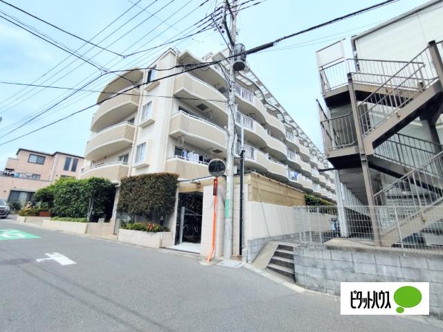 白を基調とし、明るい住まいで、お家に帰ってくるのが楽しみになりそうですね。
