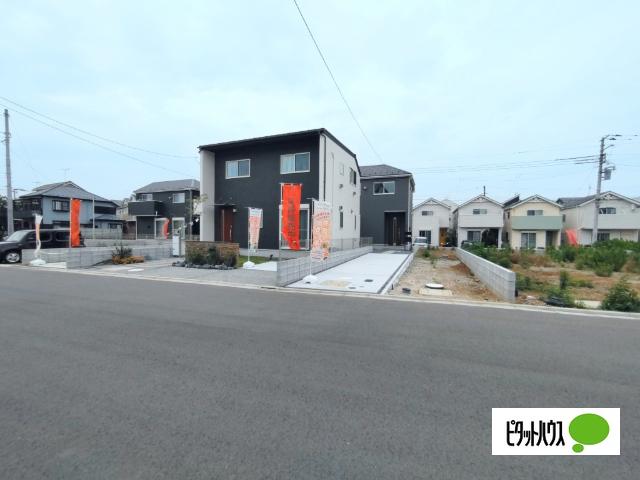 前面道路も広々としています