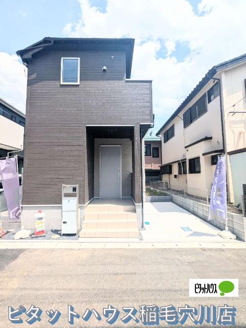 重厚感と洗練を両立したダークトーン外観が、日常に特別感をプラス
