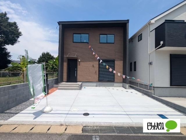 ナチュラルとスタイリッシュ、どちらも選べる全2棟。小学校やスーパーが徒歩圏内で、暮らしやすさも抜群！