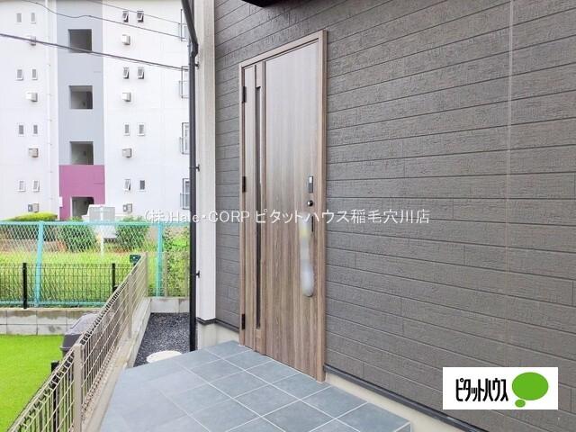 奥まったところに玄関があるので、通行している人の目線が気になりません