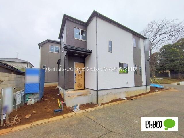 建物両側に駐車スペース