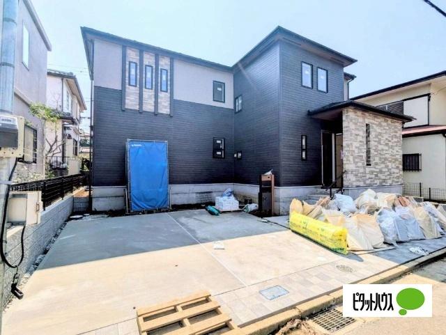 広々駐車スペース＋開放感ある住まい