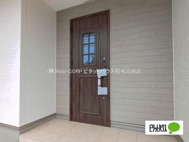 しっかり屋根のある玄関