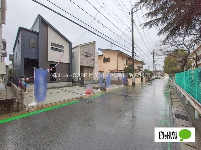 目の前は小学校