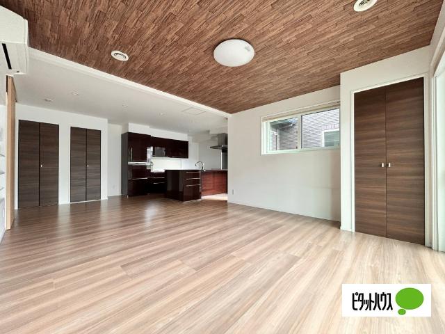 八街市富山　中古戸建 リビング