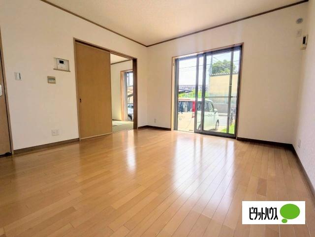 千葉市稲毛区園生町　中古戸建 リビング