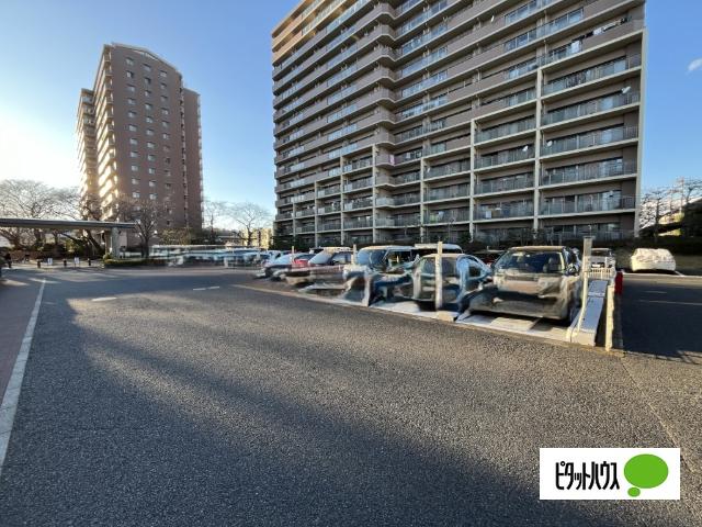 エステ・シティ船橋弐番館 駐車場