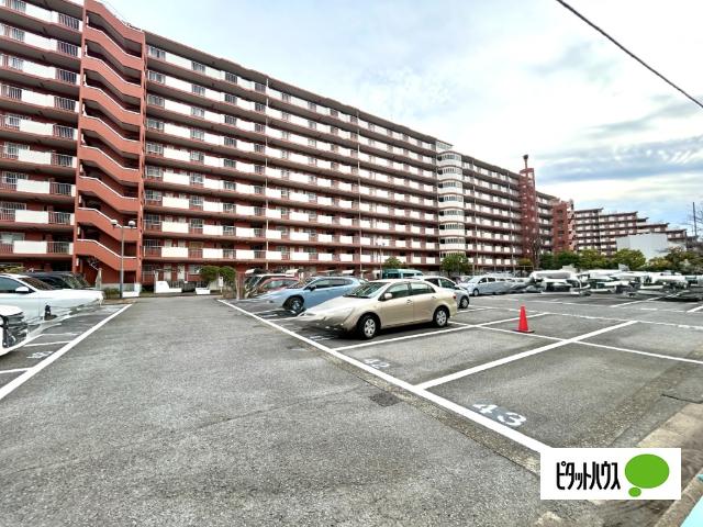 高品ハイツ１号棟 駐車場