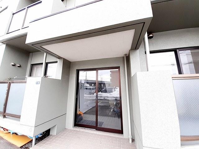 ヴィラエルンテ平和通Ⅰ（103） エントランス