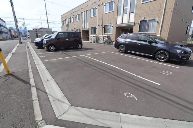 グレース　ノース38（203） 駐車場