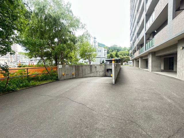 ヴェルビュ伏見アクロポリス 駐車場