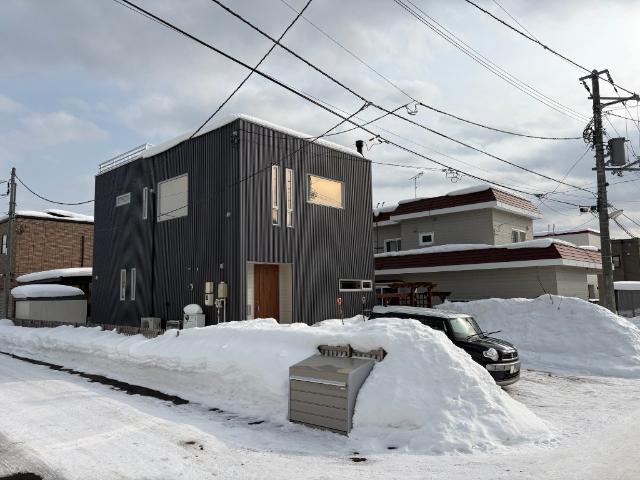 敷地71坪　3台駐車可能！（車種によります）
