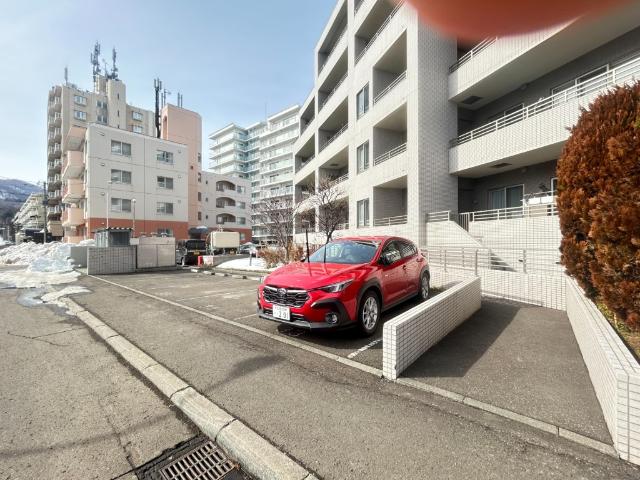 クレアホームズ旭ヶ丘ハイライズ 駐車場