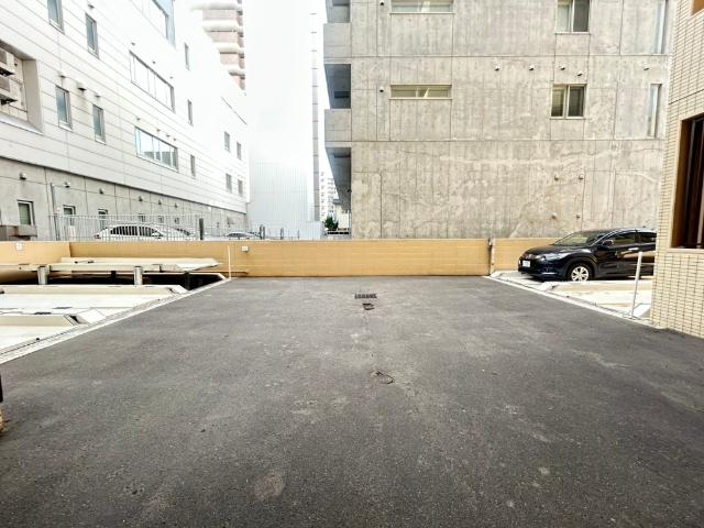 ダイアパレス知事公館 駐車場