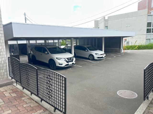 ライオンズマンション福住 駐車場