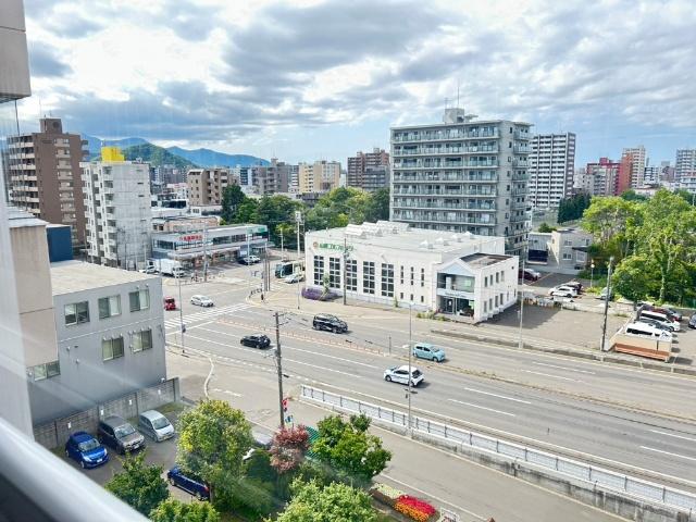 コープ野村山鼻 前面道路含む現地写真
