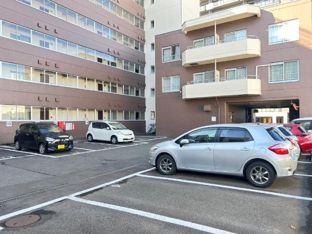 ライオンズマンション豊平公園 駐車場