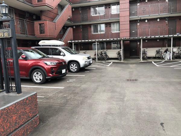 メゾンドルチェ円山 駐車場