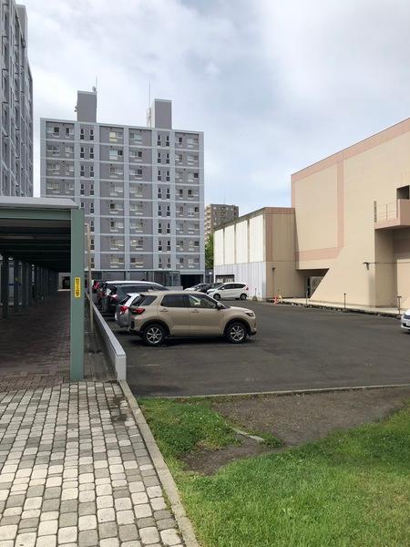 山鼻サンタウン３号館 駐車場