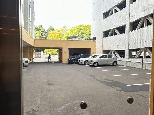 大通ハイム 駐車場