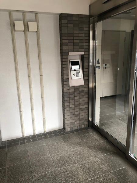 ラポール学園前３号館 エントランス