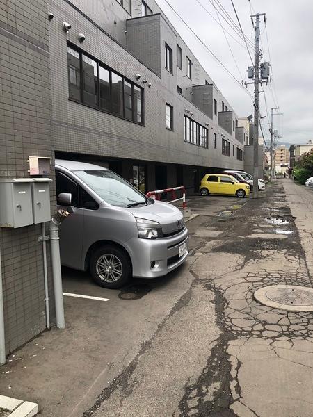 ガーデンハウスクラッセ山鼻 駐車場