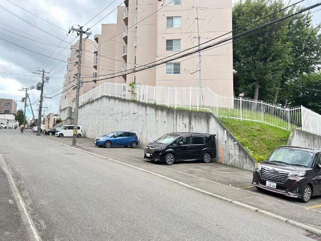 エメラルドグリーンヒルズ平岸 駐車場