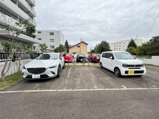 アルス月寒中央アネックス 駐車場