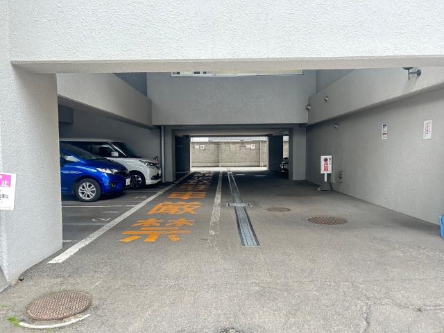 ライオンズマンション第２大通 駐車場