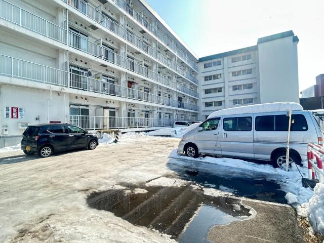 ホワイトヒルハウス 駐車場