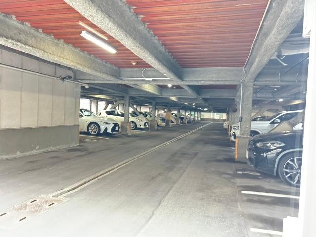 ライオンズステーションタワー東札幌 駐車場