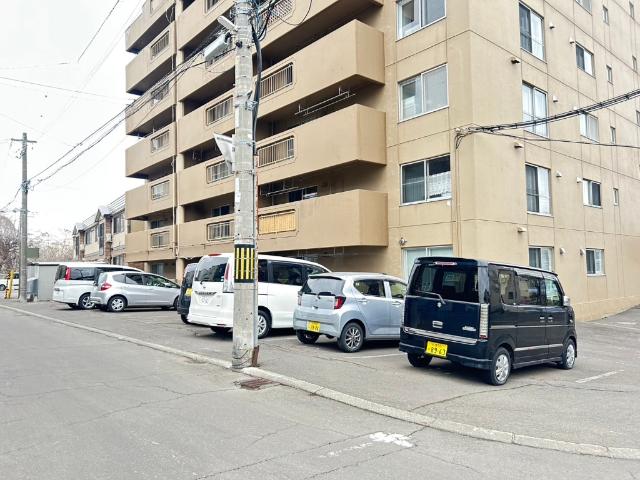 メゾン平岸ルミエール 駐車場