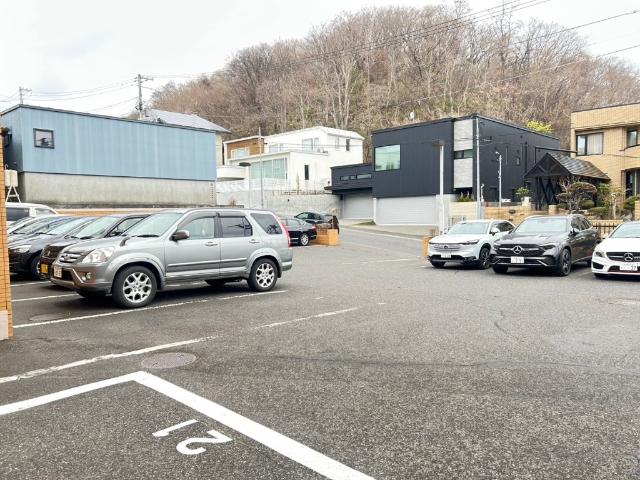 ロイアルヒルズ宮の森 駐車場