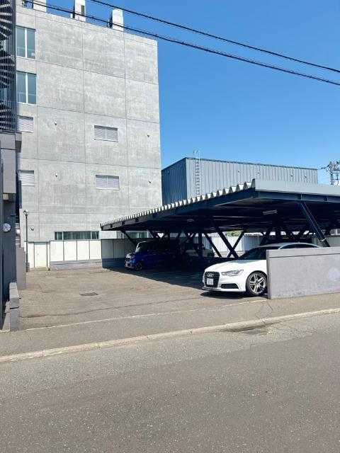 ハウスオブリザ平岸通 駐車場