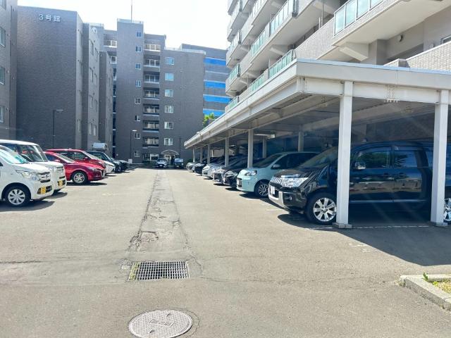 ラポール学園前 駐車場