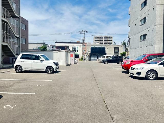 クレストコート北31条 駐車場