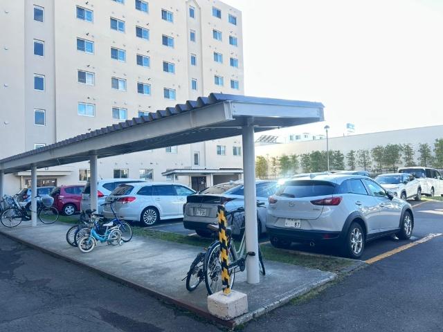 ロイヤルシャトー西岡 駐車場