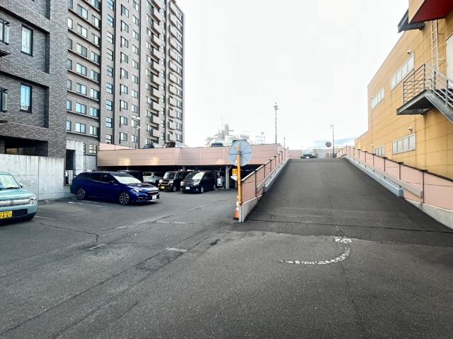 じょうてつドエル・アイム学園前ルピナスコート 駐車場