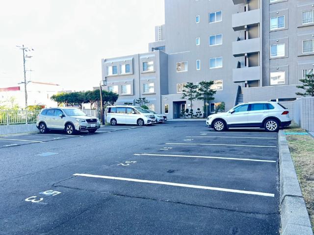 北14条シティハウス 駐車場