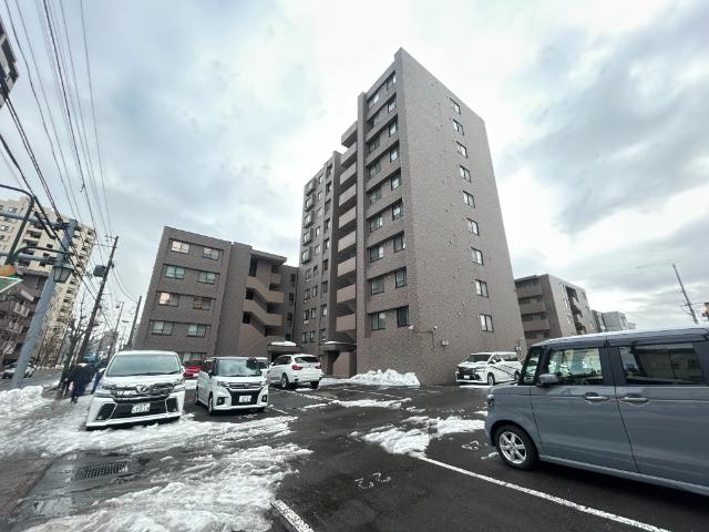ファミール豊平公園ステーションガーデン 駐車場