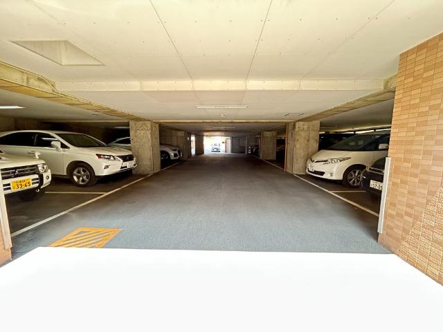 クリオ南6条壱番館 駐車場